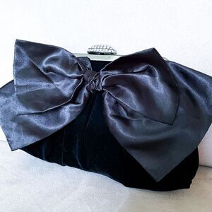 NEIMAN MARCUS SWAROVSKI CRYSTAL Black Velvet Evening Clutch Bag/Silk Bow
